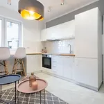 Downtown 3bdr In Magheru Apartmán *