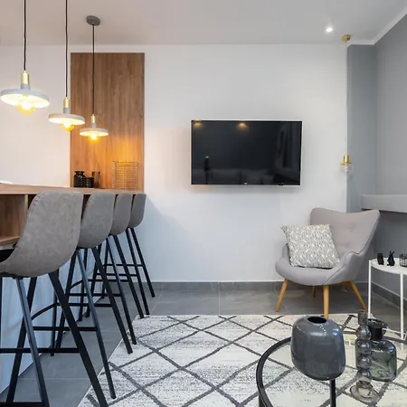 Downtown 3bdr In Magheru *