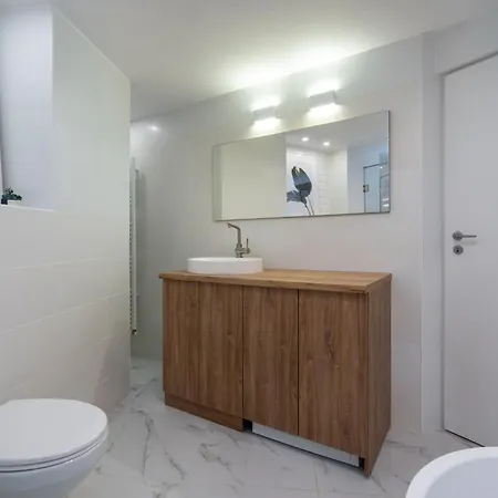 Downtown 3bdr In Magheru شقة