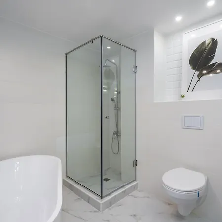 Downtown 3bdr In Magheru